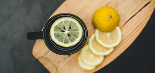 Benefici dell'acqua con limone e scopri se è utile per dimagrire