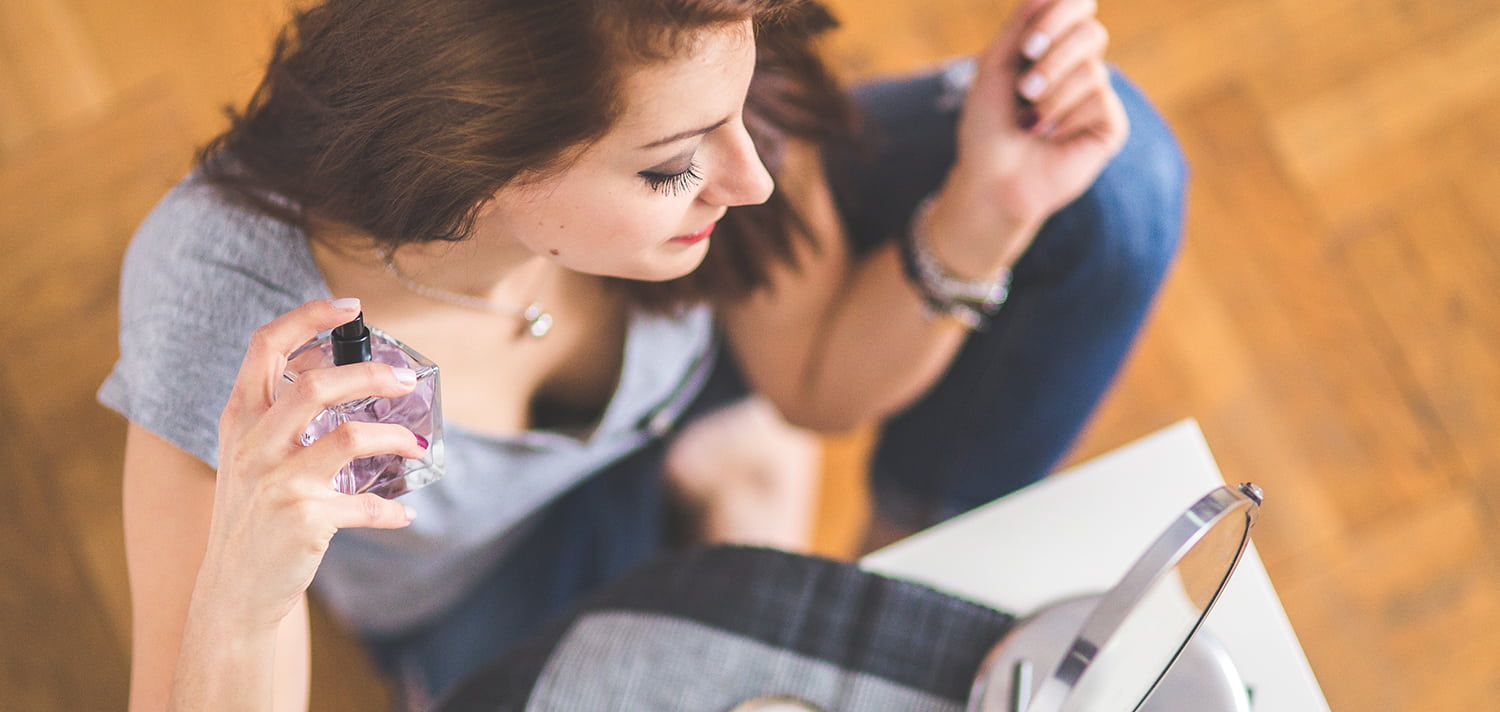 I 10 Migliori Profumi per una Donna Giovane e Piena di Vita